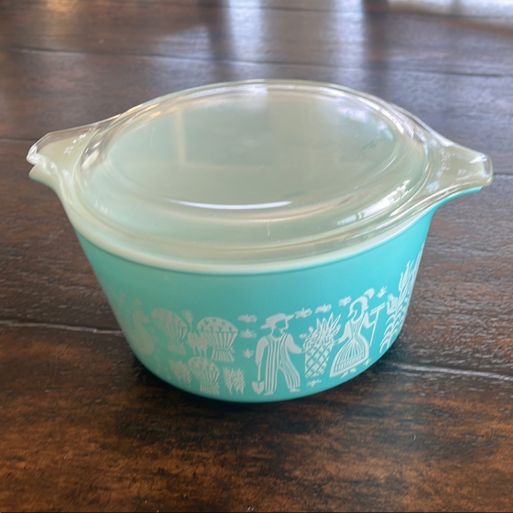Pyrex Aqua Blue Casserole Dish with Lid. Vintage Amish Pattern